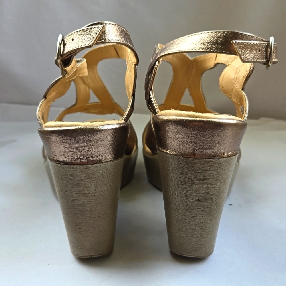Suave Caminar Gold Metallic Strappy Wedge Heels Women's size 5.5 - Picture 6 of 8
